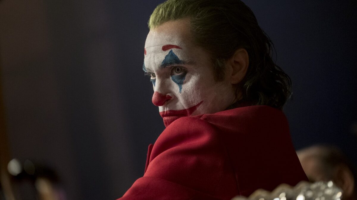 Joker 2: Todd Phillips mostra Joaquin Phoenix che legge la prima bozza della sceneggiatura