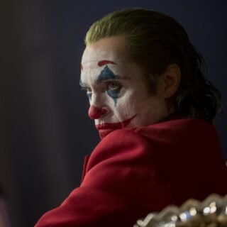 Joker 2 Todd Phillips mostra Joaquin Phoenix che legge la prima bozza della sceneggiatura