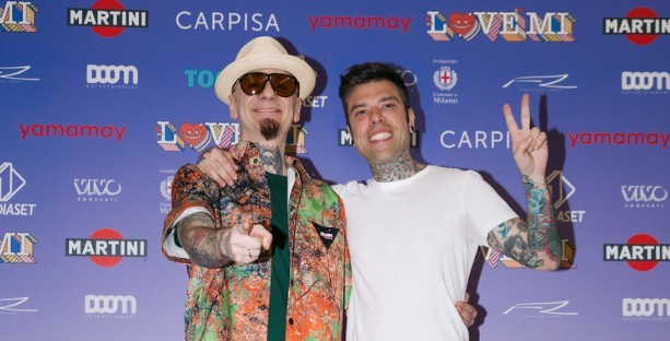 LOVE MI: i conduttori ed il cast del concerto benefico di Fedez con J-Ax in onda su Italia 1