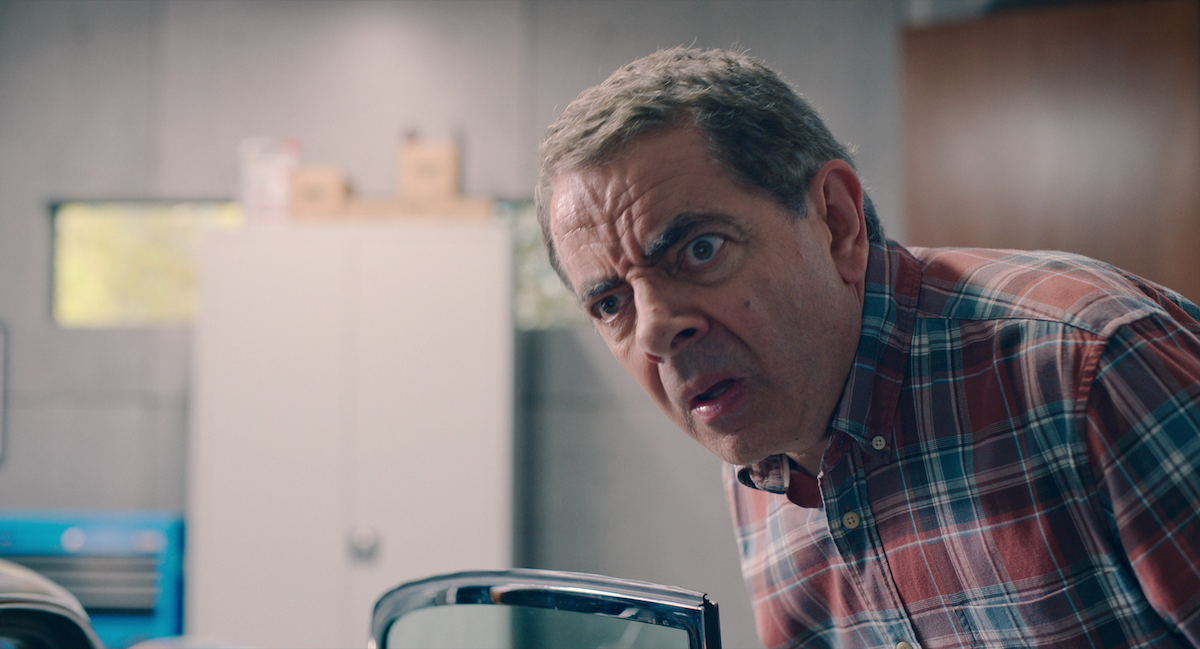Man vs Bee, le foto della nuova serie Netflix con Rowan Atkinson