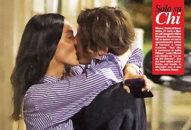 Rkomi e Paola Di Benedetto fidanzati: la foto del bacio