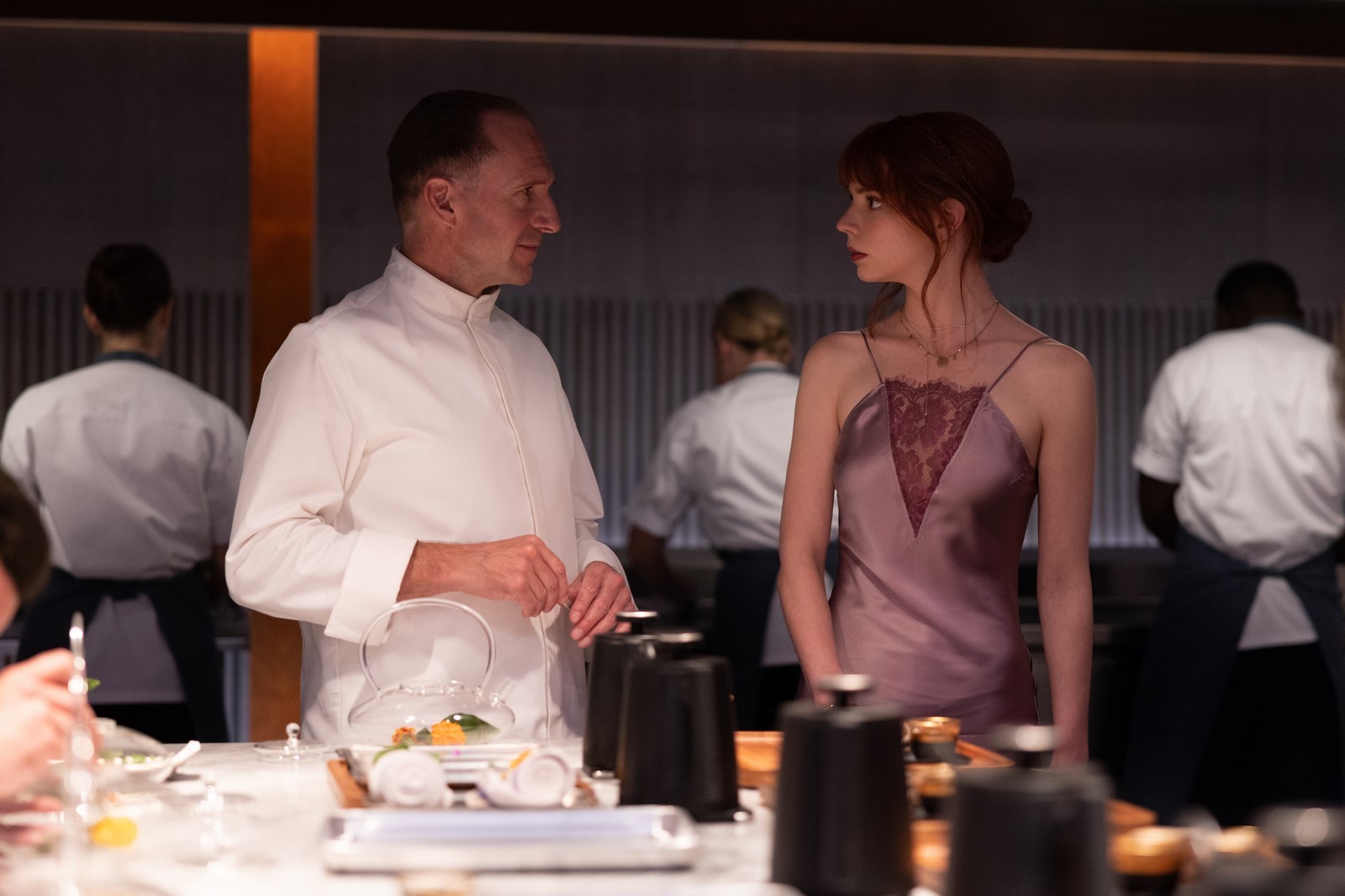 Rai 4 stasera propone The Menu, thriller-horror del 2022 diretto da Mark Mylod e interpretato da Ralph Fiennes, Anya Taylor-Joy, Nicholas Hoult Nicholas Hoult, Hong Chau e John Leguizamo.