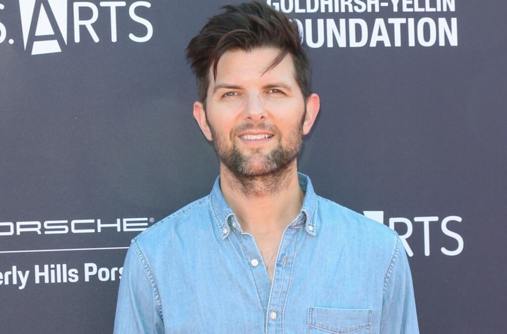 Adam Scott in Madame Web, Samara Weaving e Tony Revolori in Scream 6