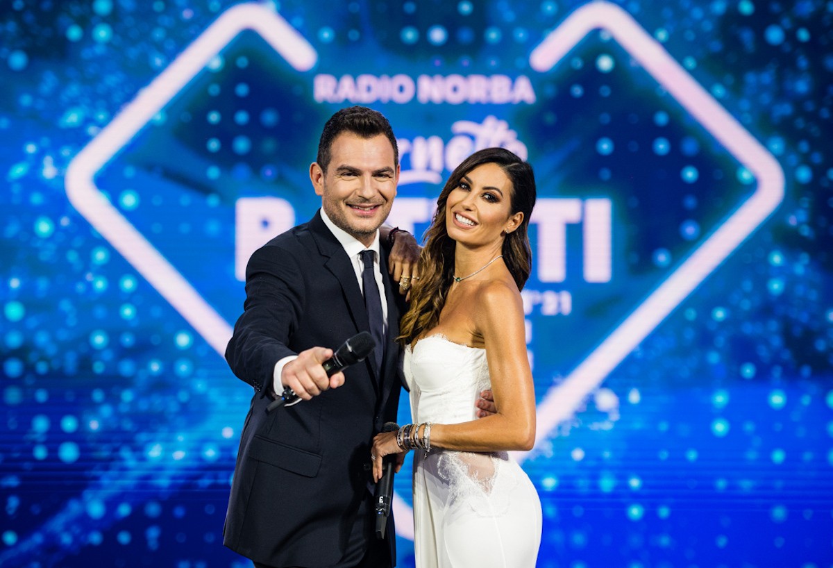 Battiti Live è ormai il il tradizionale appuntamento con la musica in tv, nell’estate di Italia 1