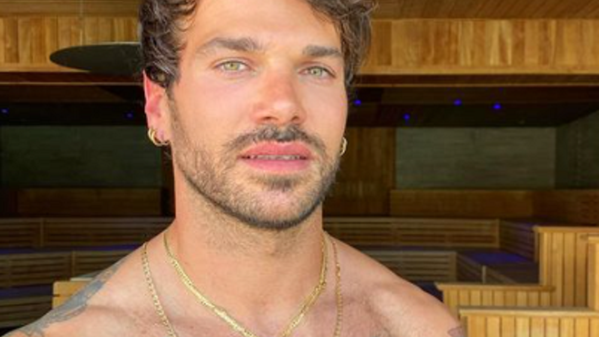 Claudio Sona, il primo tronista gay: “Nei reality show non mi vogliono, io lontano dagli stereotipi”. A quando il primo trono lesbo di Uomini e Donne?