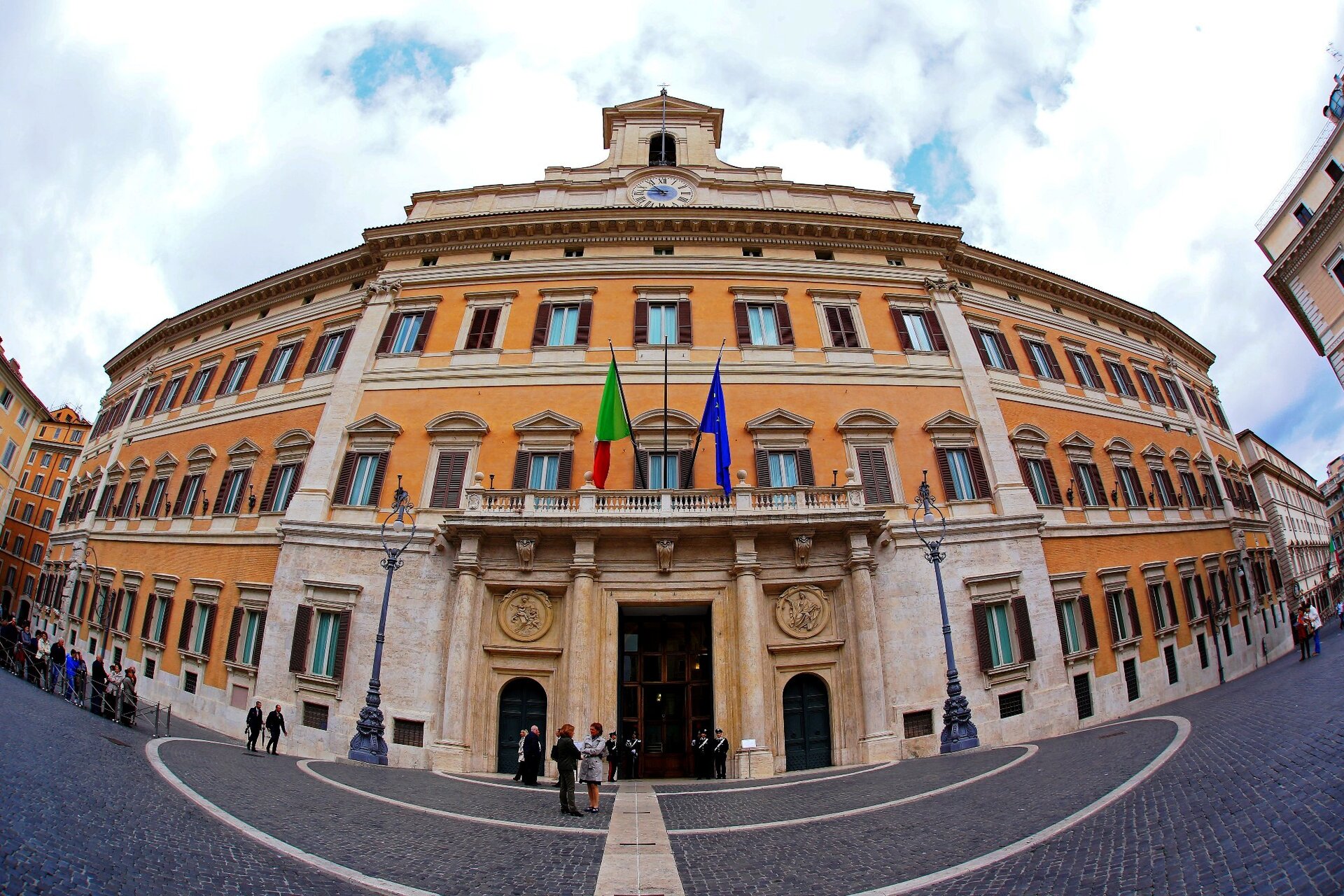 Elezioni 2022 in tv, buoni dati per i programmi dedicati alla politica d’estate