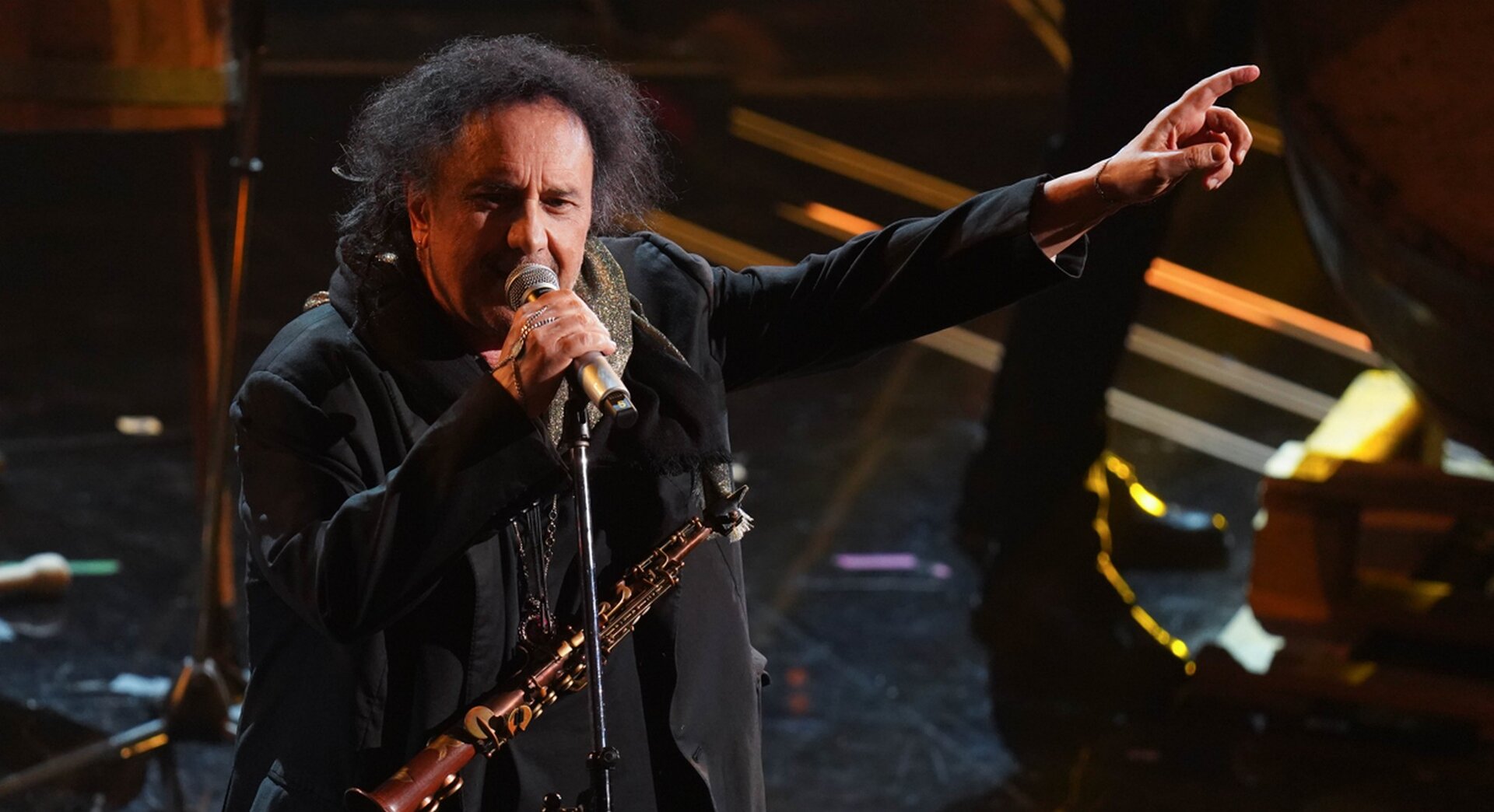Enzo Avitabile: Salvami è il nuovo singolo, con la partecipazione di Ligabue, dal 29 luglio