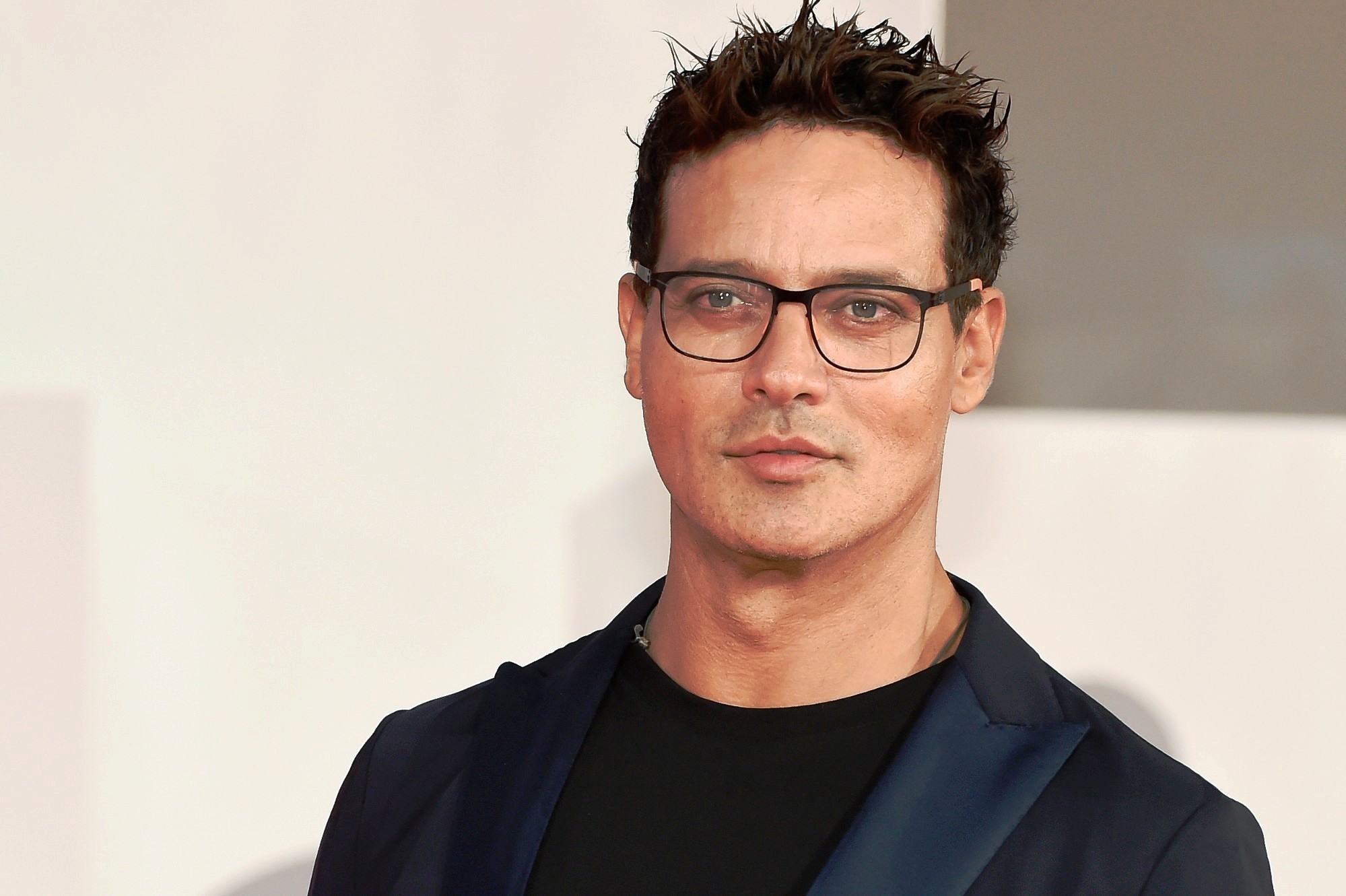 Ballando con le Stelle, Gabriel Garko resta in gara, ma mercoledì prossimo si opera