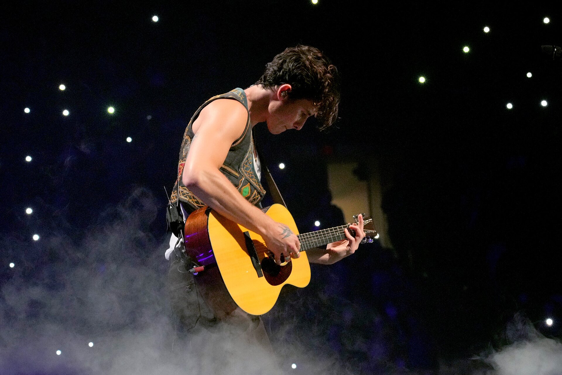 Shawn Mendes, tour cancellato: “Devo mettere la mia salute come prima priorità”