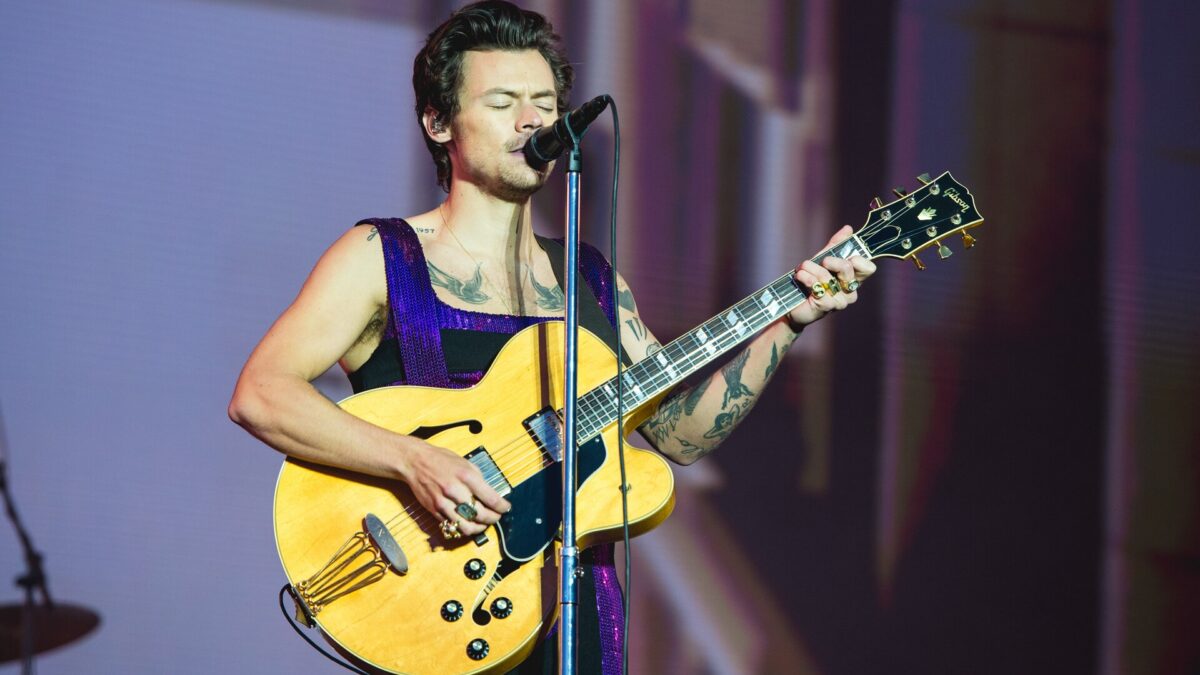 Harry Styles in concerto a Torino, 26 luglio 2022: info biglietti, orari, apertura cancelli e scaletta canzoni