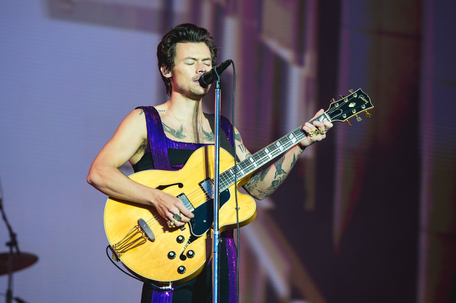 Harry Styles in concerto a Torino, 26 luglio 2022: info biglietti, orari, apertura cancelli e scaletta canzoni
