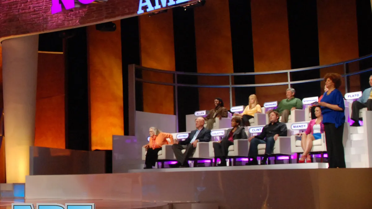 Ti sembra normale, il nuovo game show di Rai 2: il programma, chi conduce, quando inizia