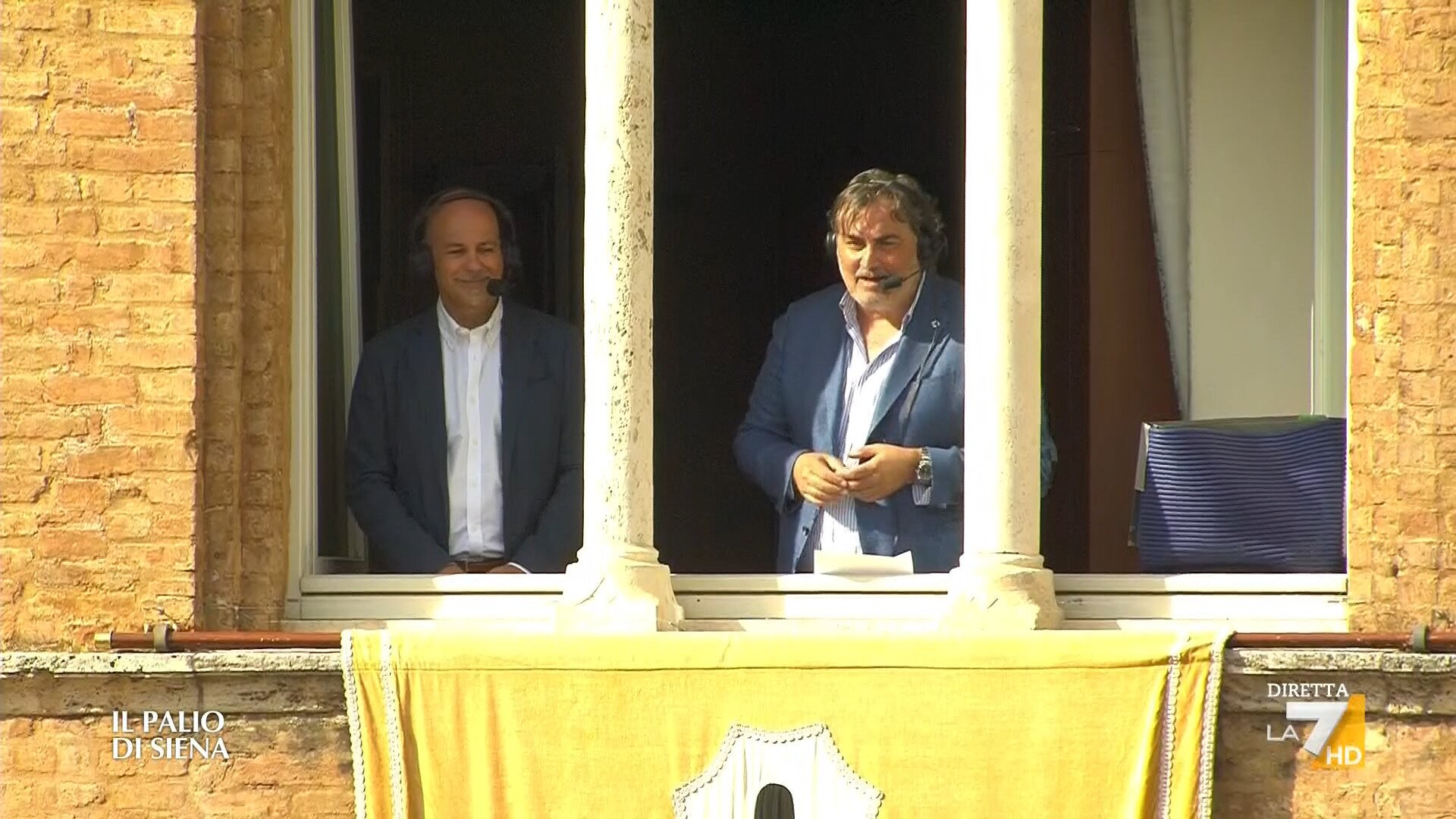 Palio di Siena 2022, la prima volta de La7: Pardo ‘risucchiato’ dal microfono malfunzionante