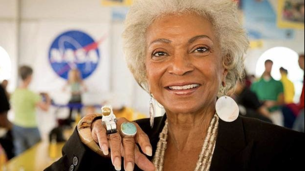 Addio a Nichelle Nichols, il tenente Uhura di Star Trek e protagonista del primo bacio interrazziale in tv