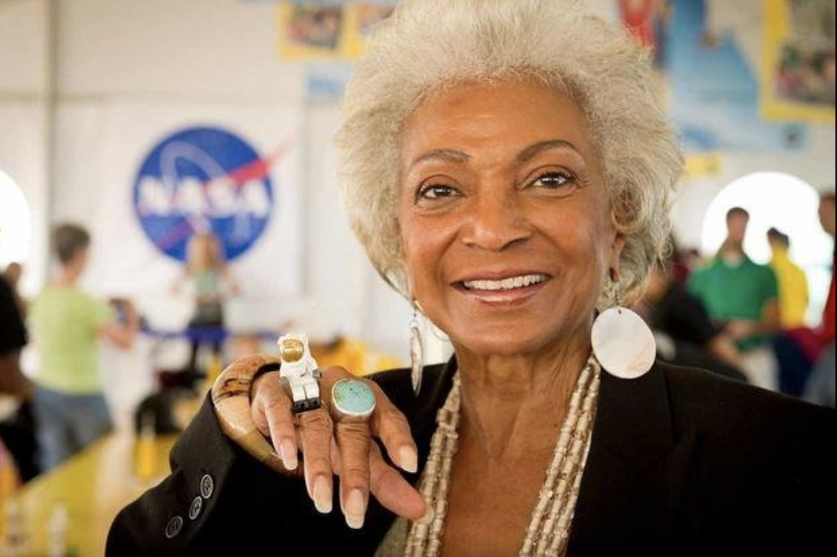 Addio a Nichelle Nichols, il tenente Uhura di Star Trek e protagonista del primo bacio interrazziale in tv