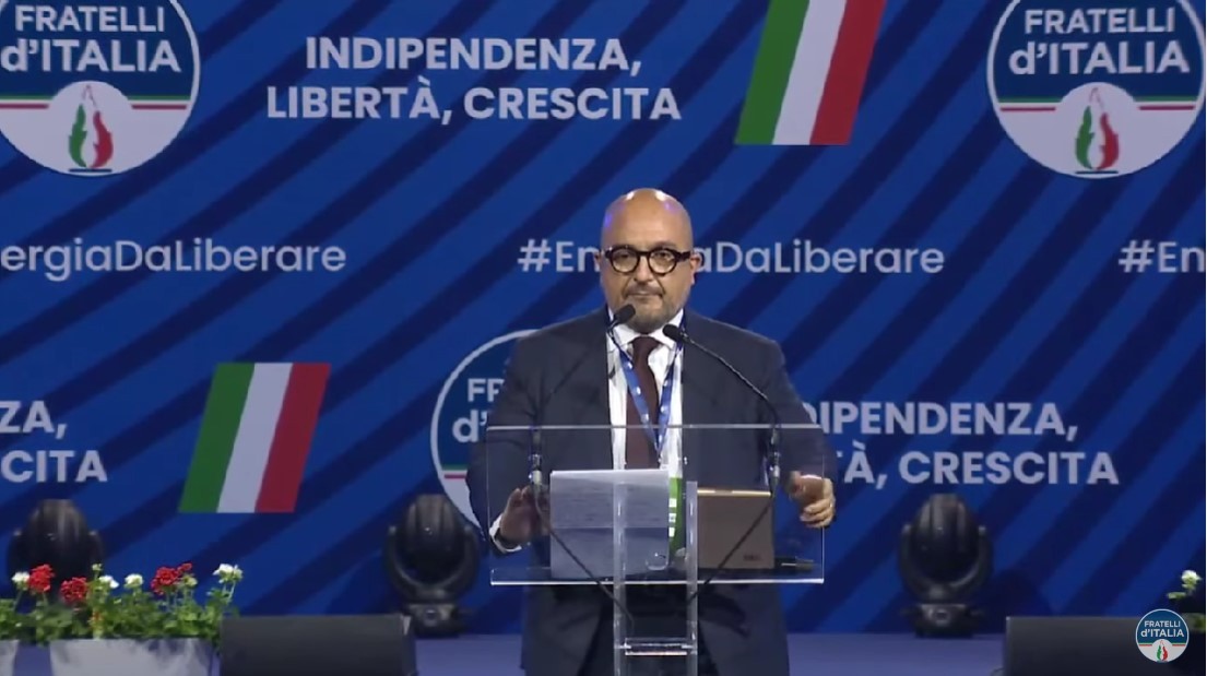 Tg2, il direttore Sangiuliano “pronto a sottoscrivere programma di Fdi” e forse a diventare ministro. Tutto normale?