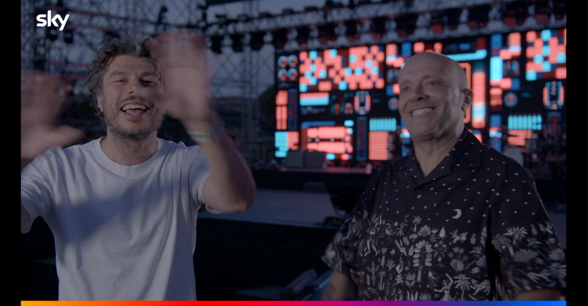 Sydney Sibilia e Max Pezzali annunciano la serie tv sugli 883, su Sky