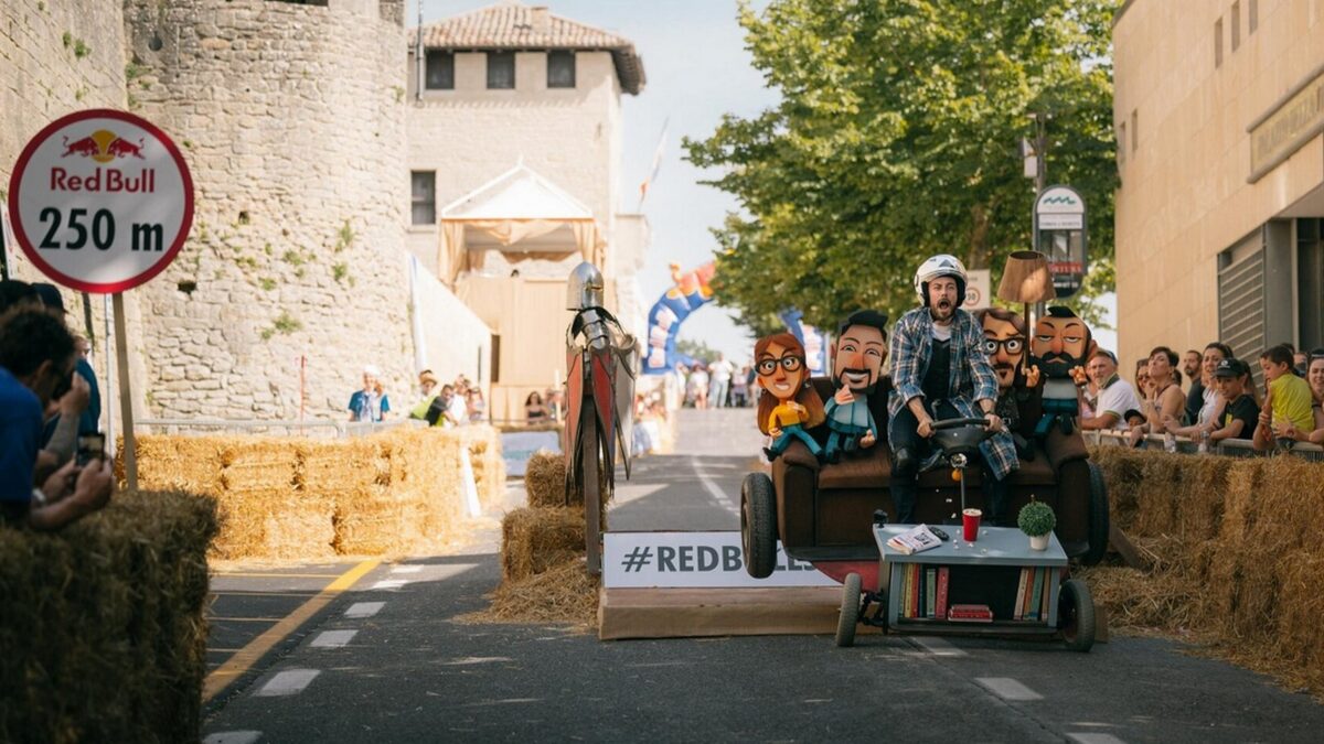 The Jackal conducono Red Bull Soapbox Race su DMAX