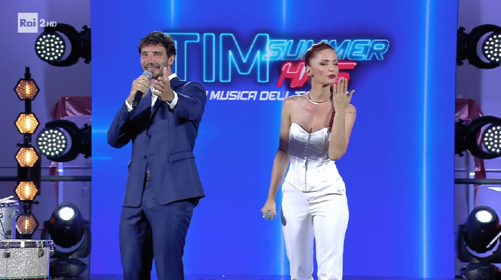 Tim Summer Hits 2022, quarta puntata 25 luglio, i cantanti ospiti e tutte le esibizioni