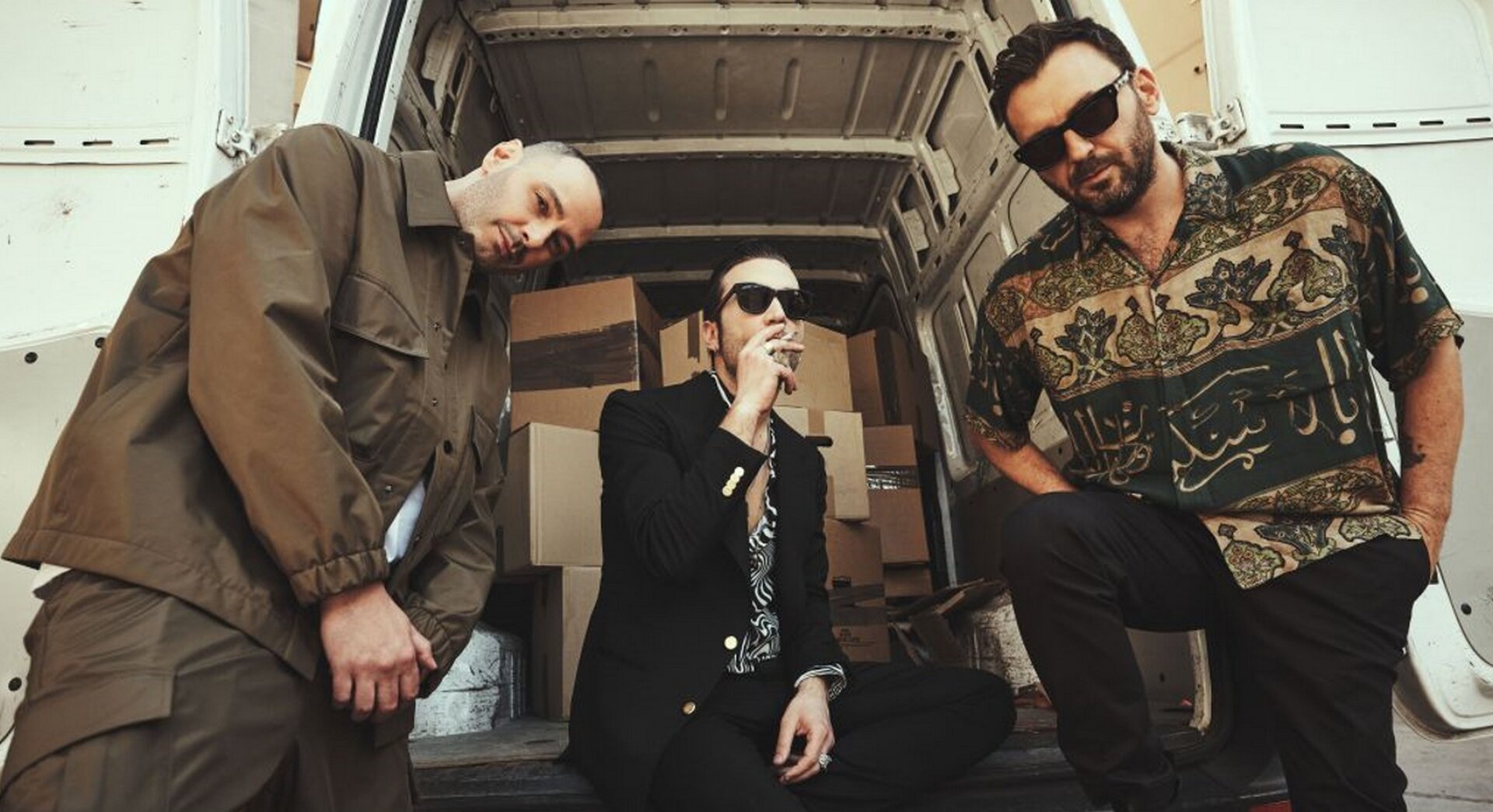 Tropico: Contrabbando, singolo con Cesare Cremonini e Fabri Fibra (Testo e Video)