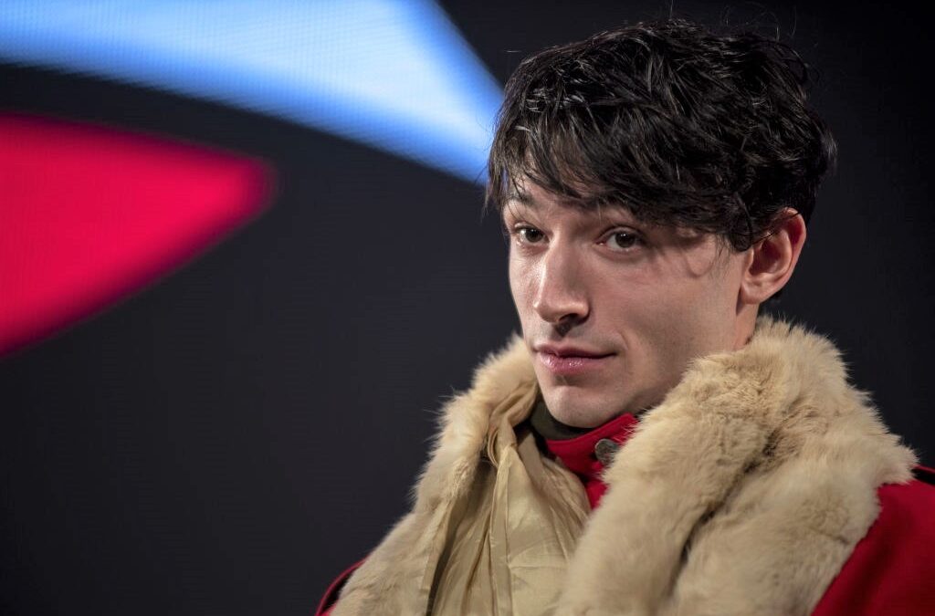 Ezra Miller rompe il silenzio sulle sue recenti controversie legali