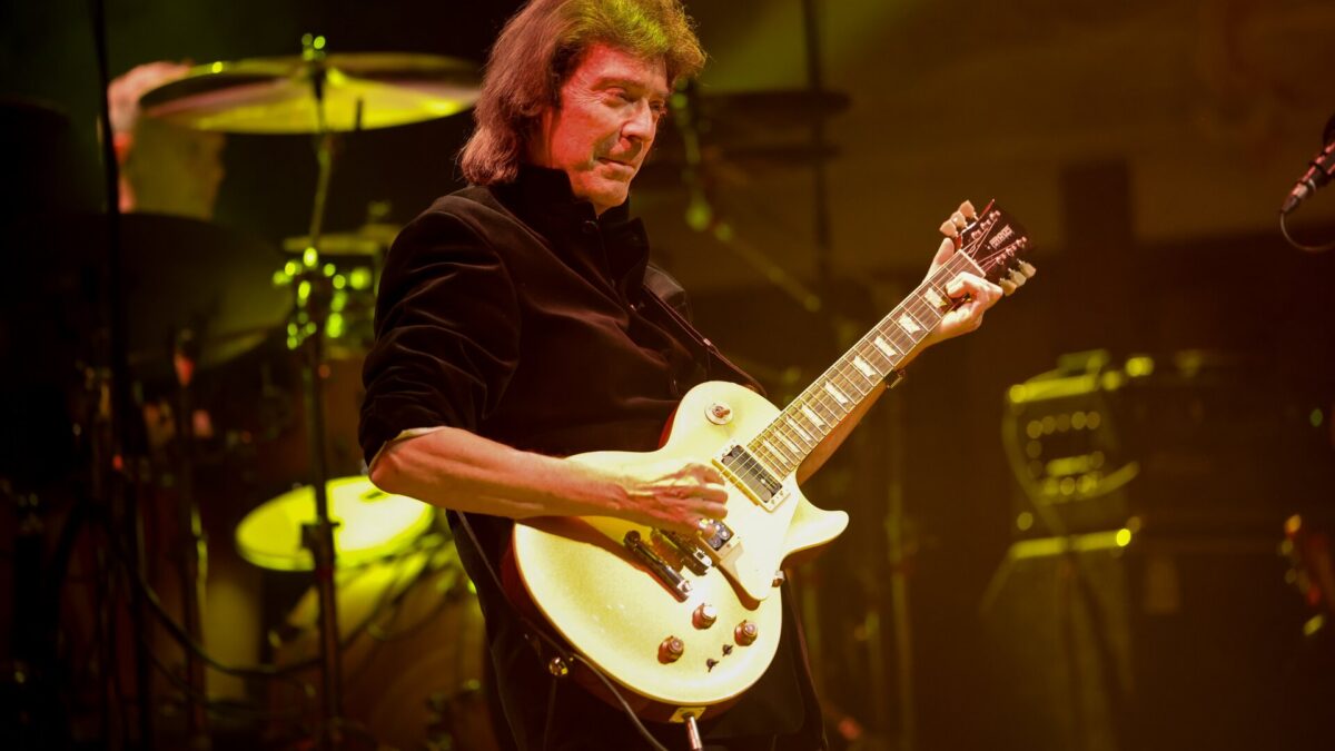Steve Hackett, Taormina, 1 agosto 2022: brani solisti e dei Genesis in concerto (info biglietti e scaletta)