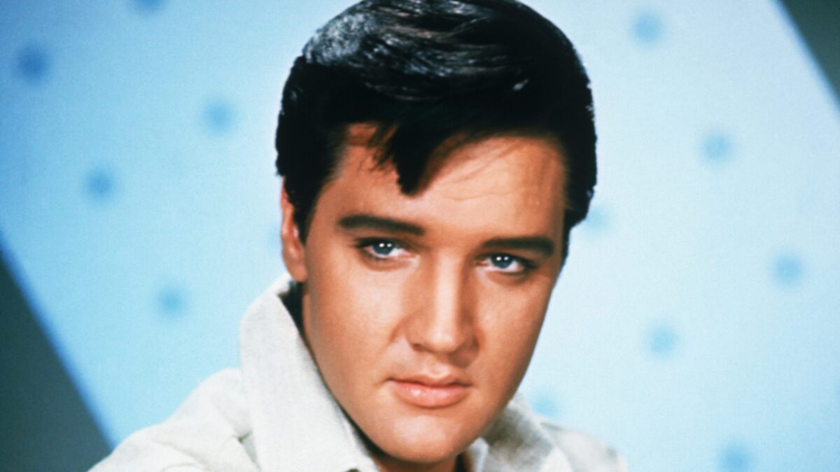 Elvis Presley, 45 anni fa moriva il Re del Rock and Roll: aveva 42 anni