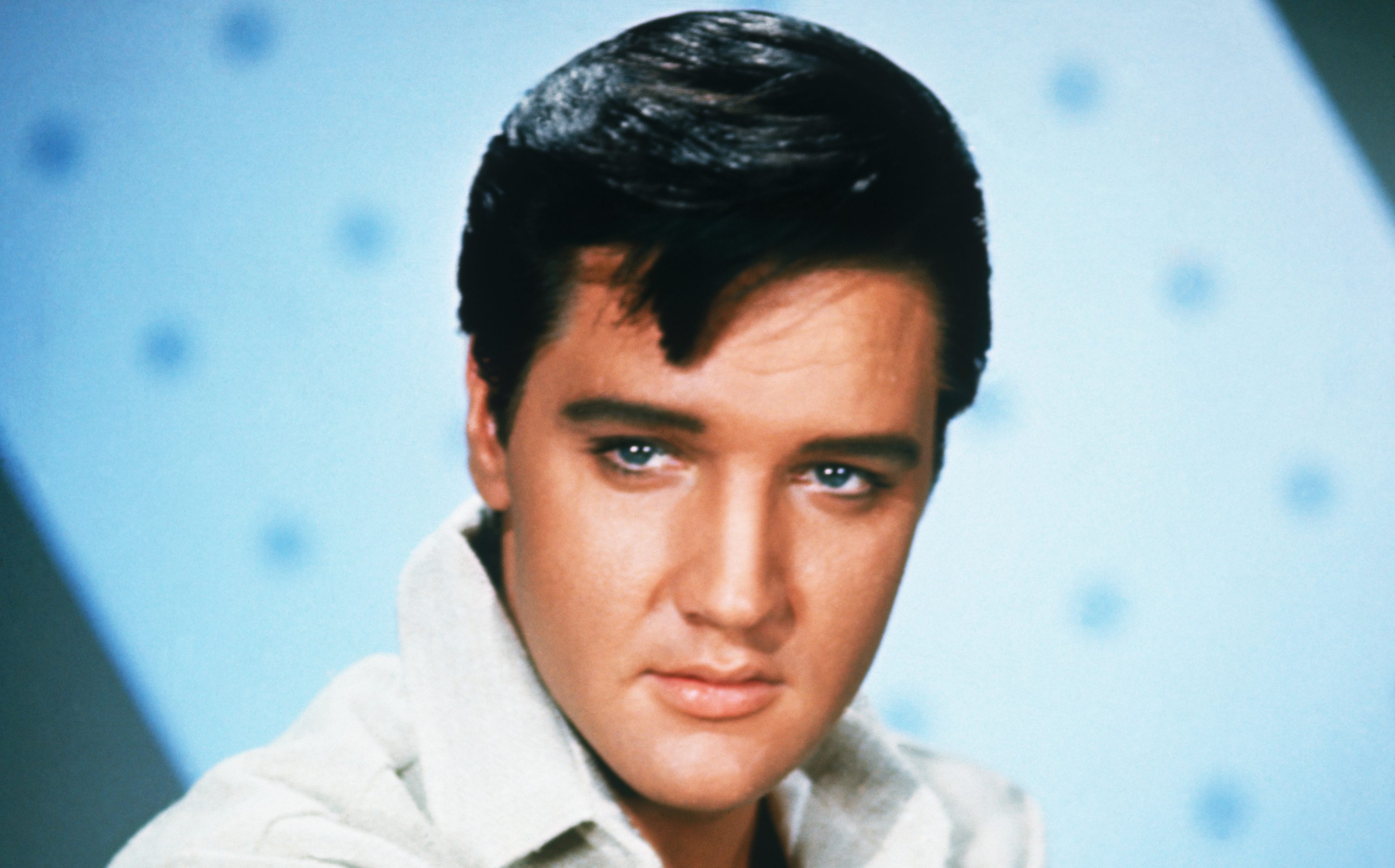 Elvis Presley, 45 anni fa moriva il Re del Rock and Roll: aveva 42 anni