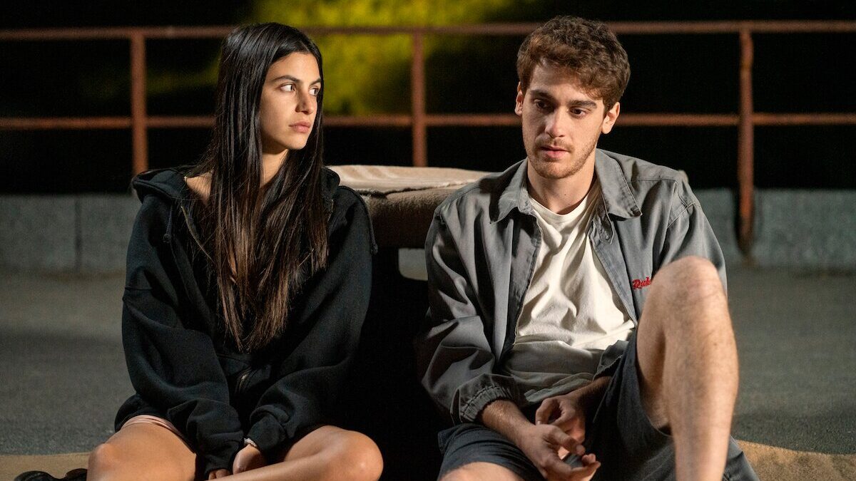 Tutto chiede salvezza, Netflix: uscita, trailer, trama e cast della serie tv tratta da una storia vera