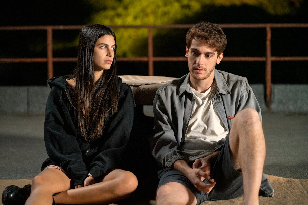 Tutto chiede salvezza, Netflix: uscita, trailer, trama e cast della serie tv tratta da una storia vera