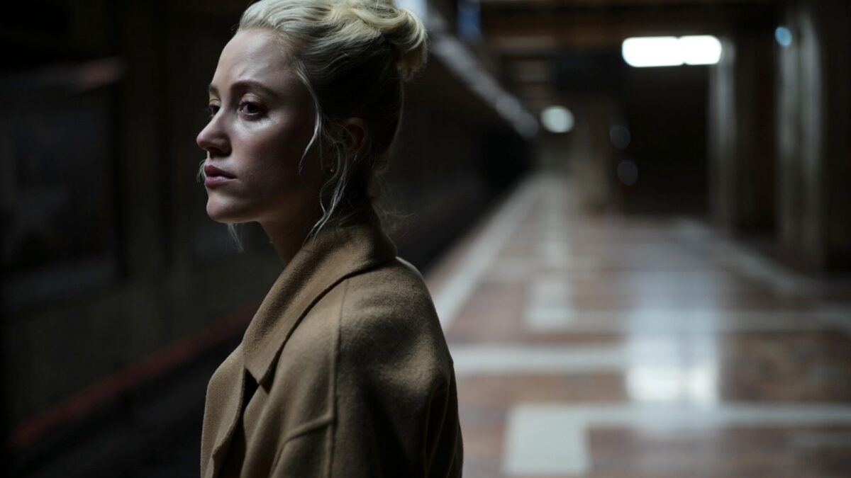 Watcher: nuovi spot tv in italiano del thriller psicologico con Maika Monroe