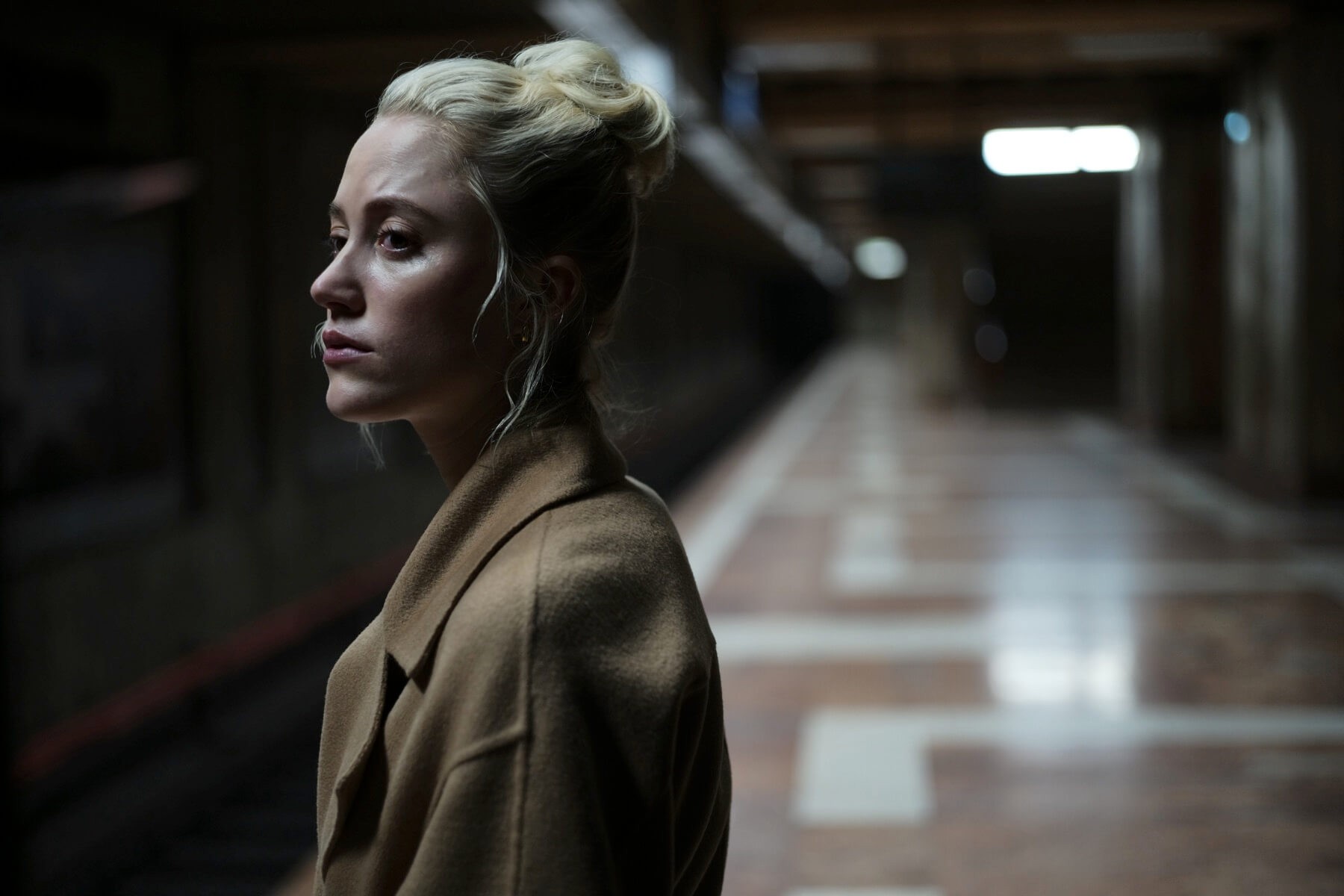 Watcher: nuovi spot tv in italiano del thriller psicologico con Maika Monroe
