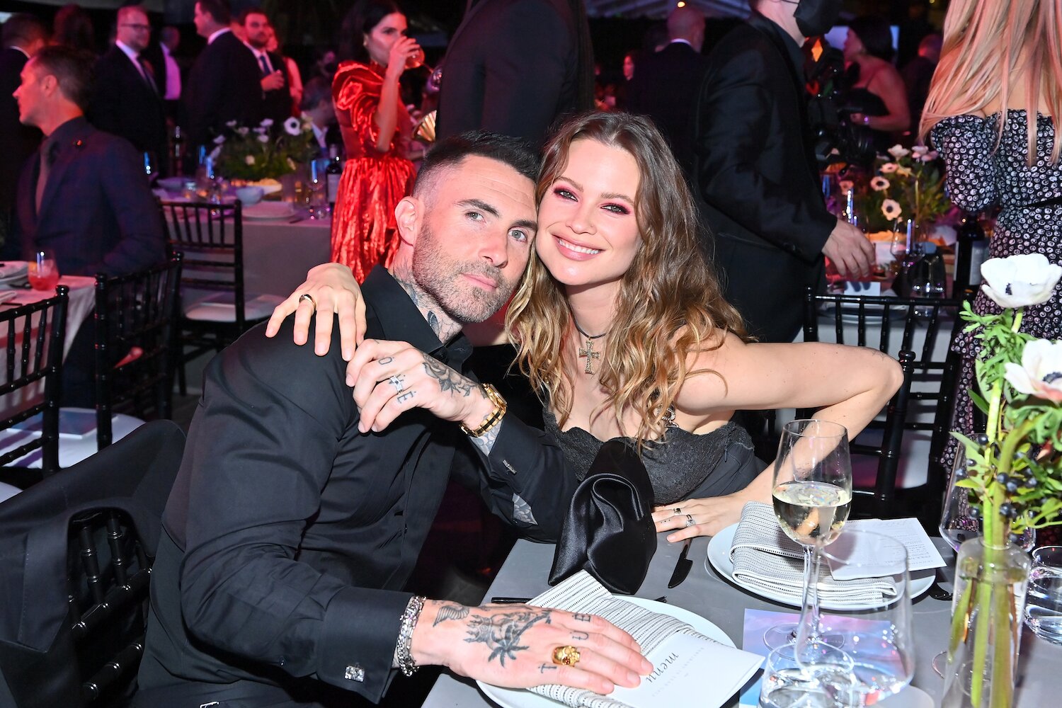 Adam Levine ha tradito la moglie Behati Prinsloo? Le dichiarazioni della modella Sumner Stroh e la replica del cantante