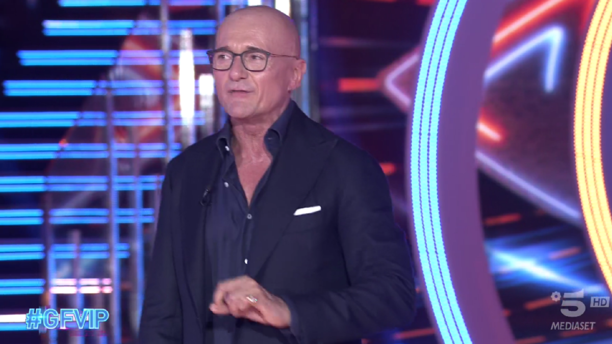 Grande Fratello Vip 2022-2023 puntata 2 gennaio: Wilma Goich eliminata ma rientra con il biglietto di ritorno. Patrizia Rossetti si ritira. Al televoto Oriana, Davide e Dana
