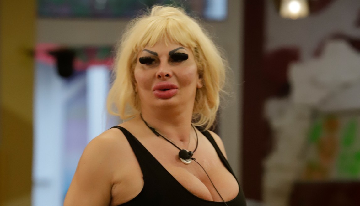 Grande Fratello Vip 2022: Elenoire Ferruzzi, lite con Luca Salatino: “Ti sei vergognato, come fanno tutti!” (Video)