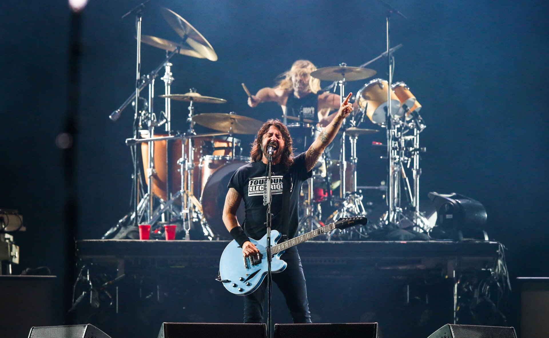 Foo Fighters, nel concerto per Taylor Hawkins il figlio Shane suona la batteria