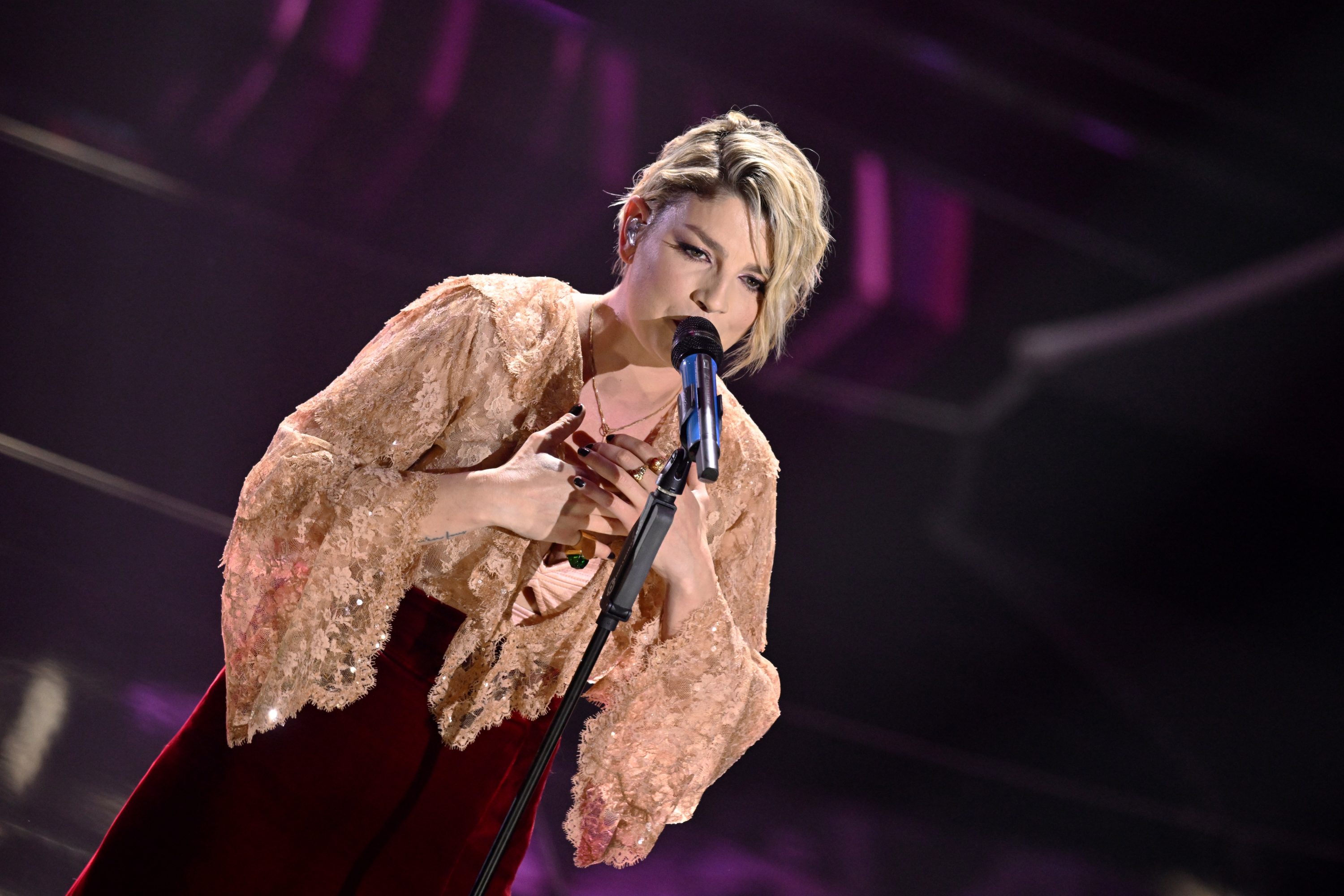 Lutto per Emma Marrone, è morto il padre Rosario. La cantante: “Fai buon viaggio, Papà, ti amerò per sempre”