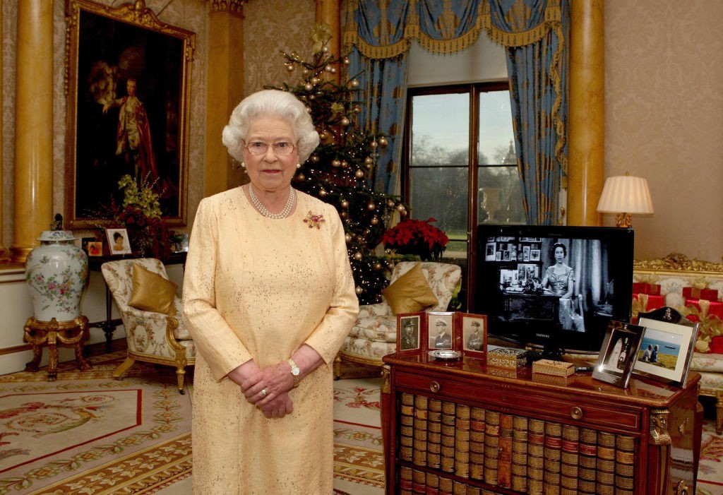 La tv britannica a lutto: la morte di Elisabetta II spegne l’intrattenimento