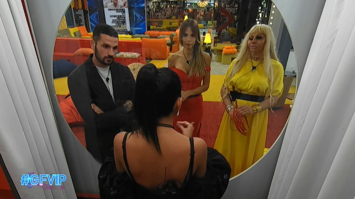 Grande Fratello Vip 2022: Soraia, la fidanzata di Luca Salatino, a Elenoire Ferruzzi: “Ti sei fatta un film”