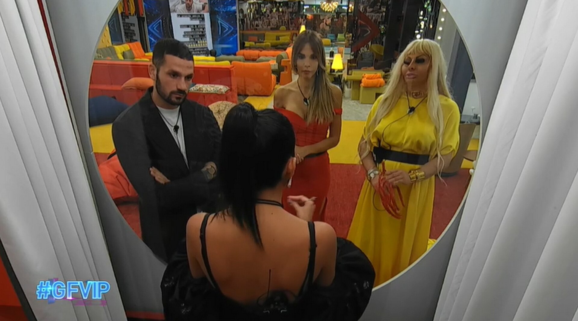 Grande Fratello Vip 2022: Soraia, la fidanzata di Luca Salatino, a Elenoire Ferruzzi: “Ti sei fatta un film”