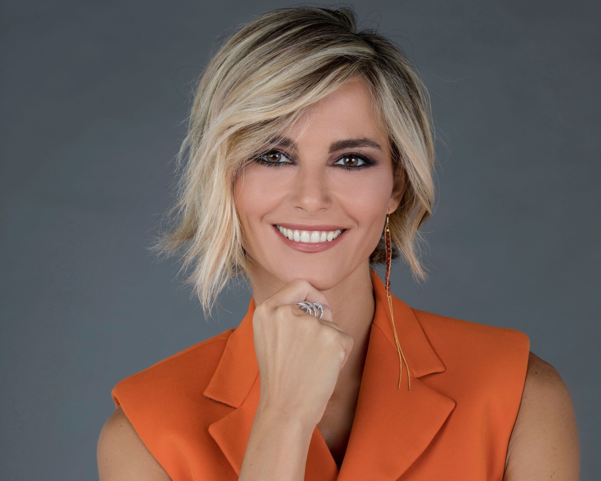 Francesca Fialdini a TvBlog: “Da noi… a ruota libera sempre più verso l’happening show. E se tornasse il DopoFestival…”