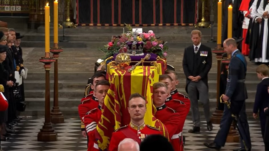 Ascolti tv lunedì 19 settembre 2022: oltre il 33% per il Tg1 sui funerali di Elisabetta II