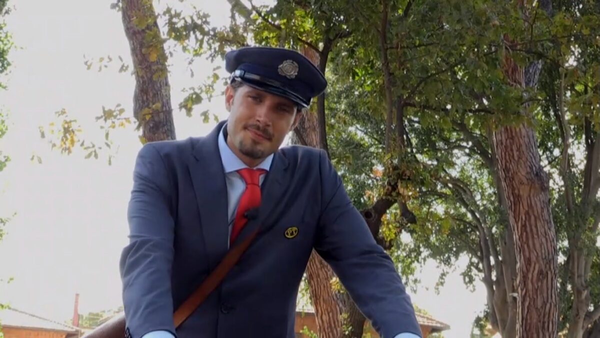 Giovanni Vescovo, chi è il nuovo postino di C’è posta per te (video)