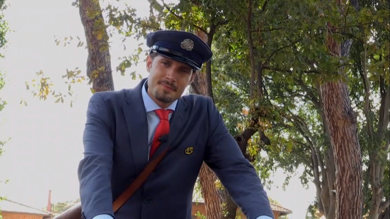 Giovanni Vescovo, chi è il nuovo postino di C’è posta per te (video)