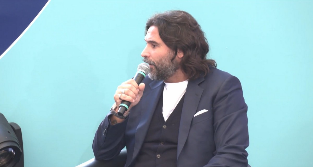 Lele Adani: “Puntata di Stasera C’è Cattelan con noi della Bobo Tv ha fatto 4% di share, è stata successo clamoroso”. Ehm…