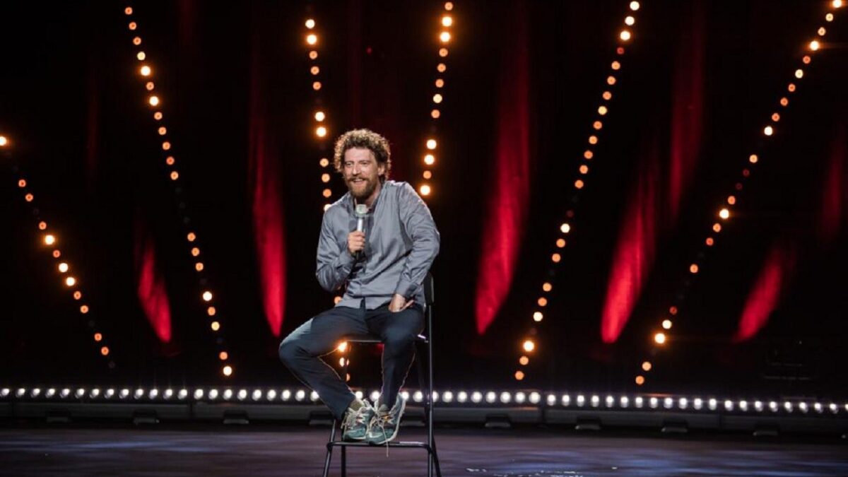 Maurizio Lastrico diverte su Prime Video con Il metodo StanisLatrico: non solo terzine dantesche