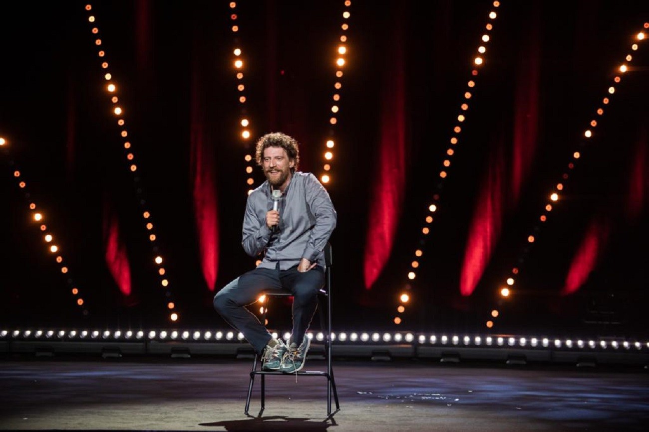 Maurizio Lastrico diverte su Prime Video con Il metodo StanisLatrico: non solo terzine dantesche