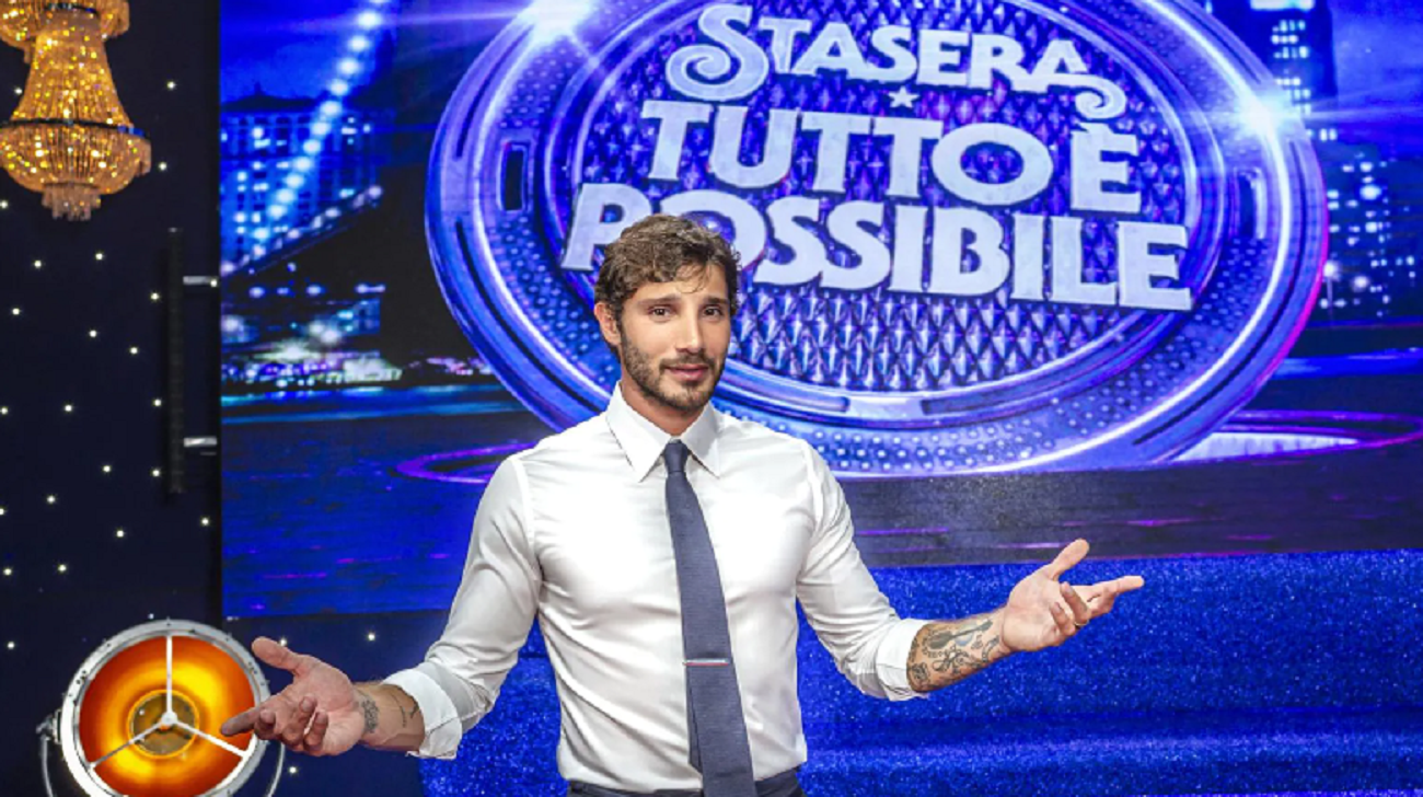 Stasera tutto è possibile, umorismo facile facile ma con Vincenzo De Lucia diventa un altro programma