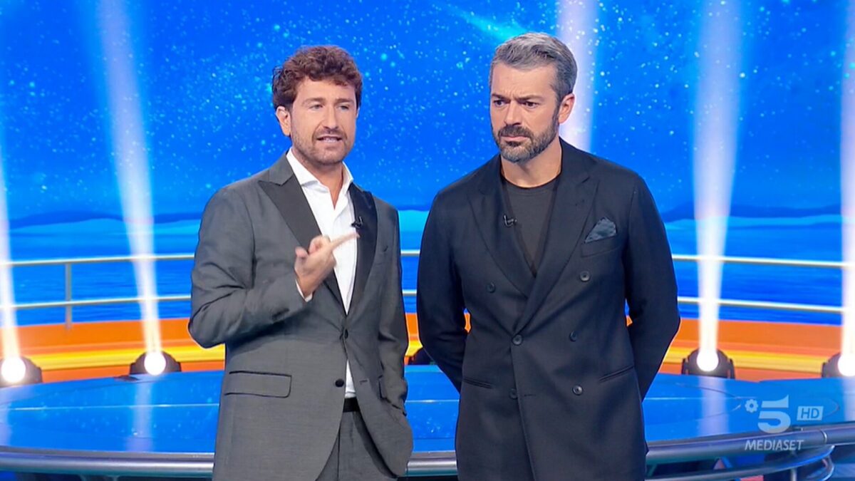 Striscia la Notizia: il minimo sindacale dell’ironia e della satira, con la coppia Siani-Argentero che non sfonda
