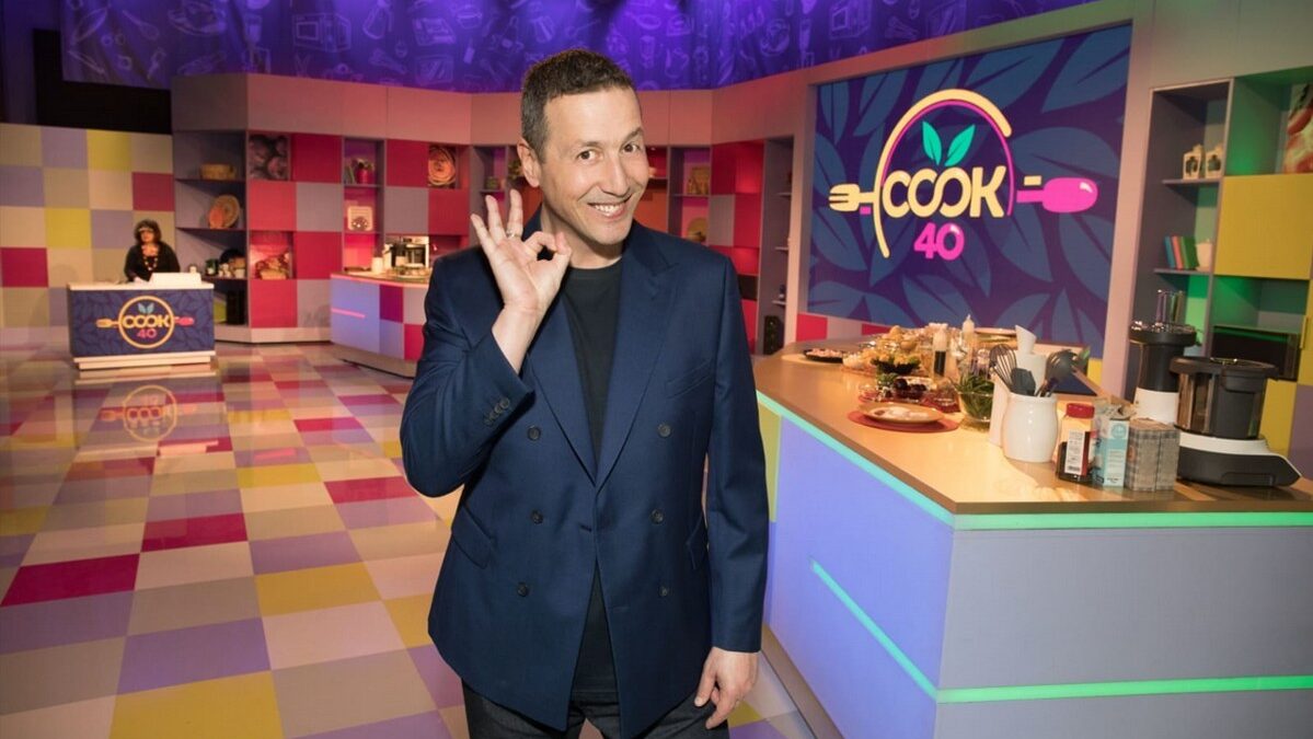 Alessandro Greco a TvBlog: “Le novità di Cook40, la copia di Zero e lode su Tv8, Miss Italia su Rai2, la tv di Pio e Amedeo e Charlie Gnocchi al Gf Vip”